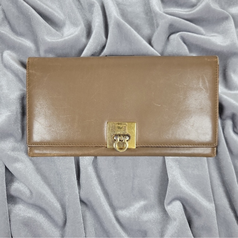Vintage Salvatore Ferragamo Gancini long leather wallet w/COA